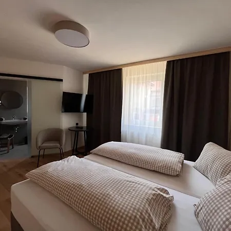 Landgasthof Koenig מלון *